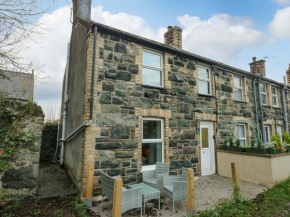 1 Dinas cottages